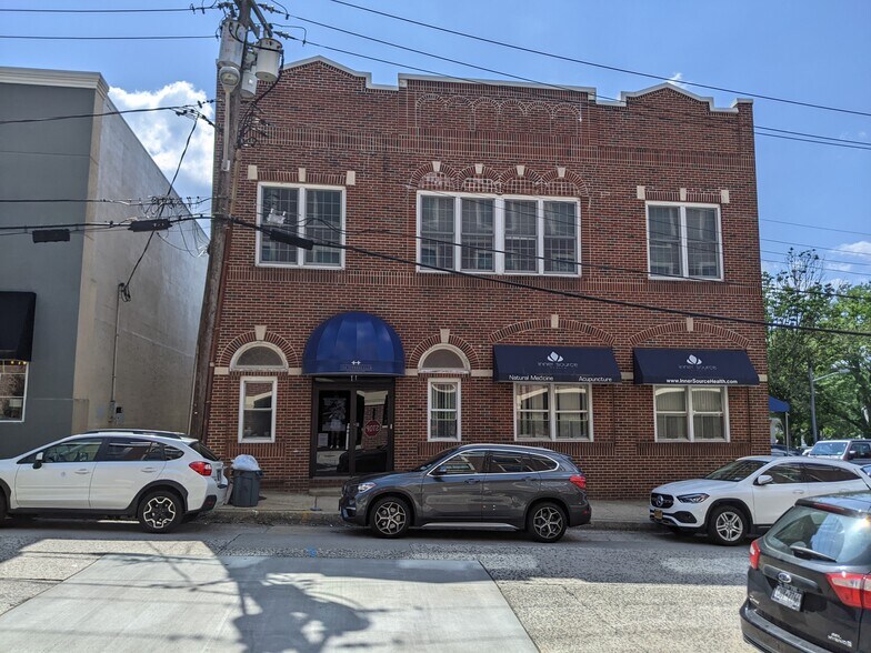 Primary Photo Of 11 Stewart Ave, Huntington Medical For Lease