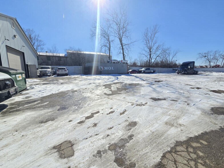 More Photos Of 16600 Crawford Ave, Country Club Hills Warehouse For Lease