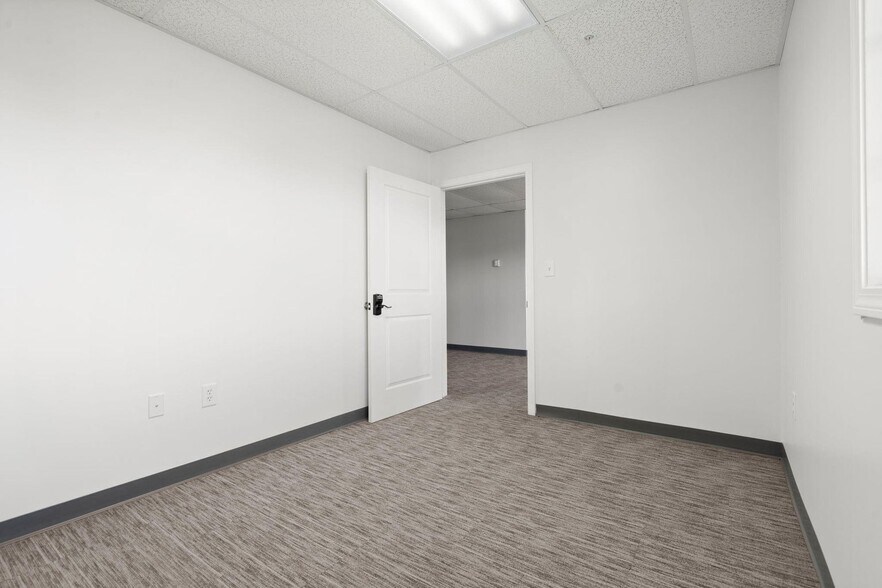 More Photos Of 19 Bridge St, Kittery Coworking Space