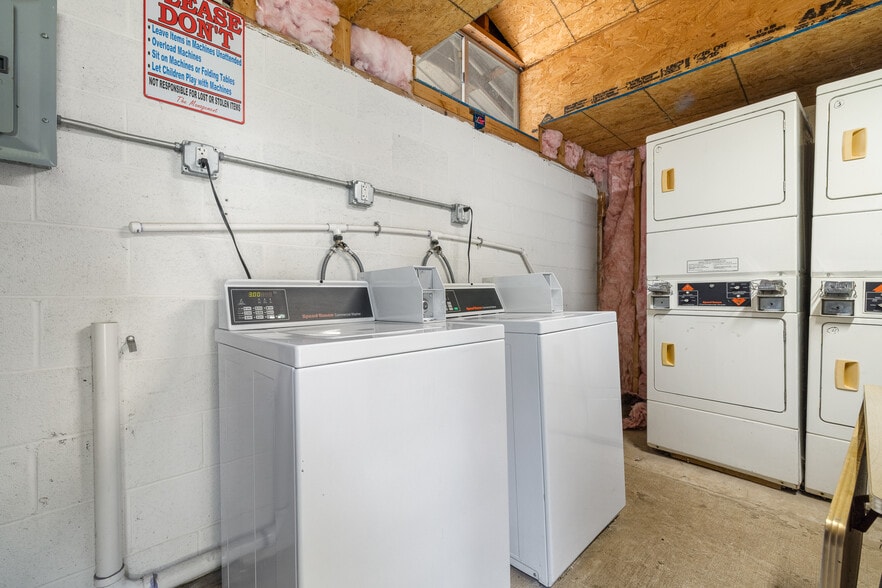 More Photos Of 621 Court St, Jasper Trailer Camper Park For Sale
