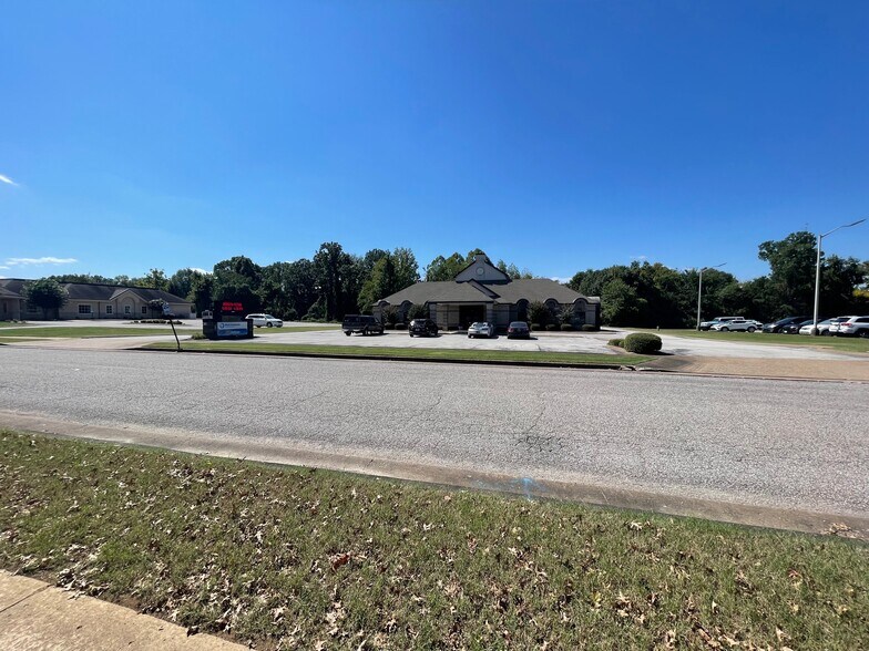 More Photos Of 31 Physicians Dr, Jackson Medical For Lease