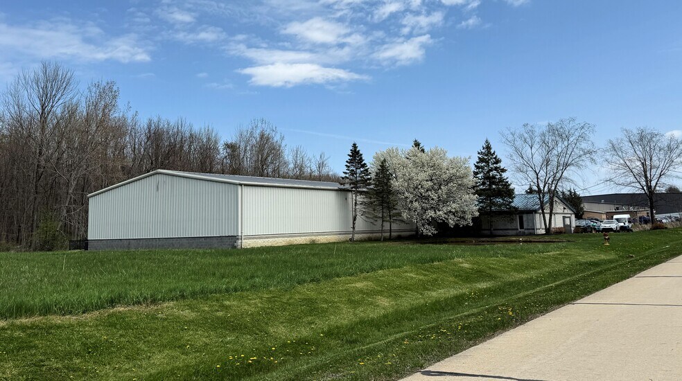 More Photos Of 725 Pleasant Ave, Geneva Manufacturing For Lease