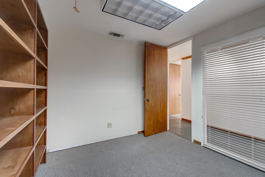 More Photos Of 3200 W 4th St, Fort Worth Loft Creative Space For Sale