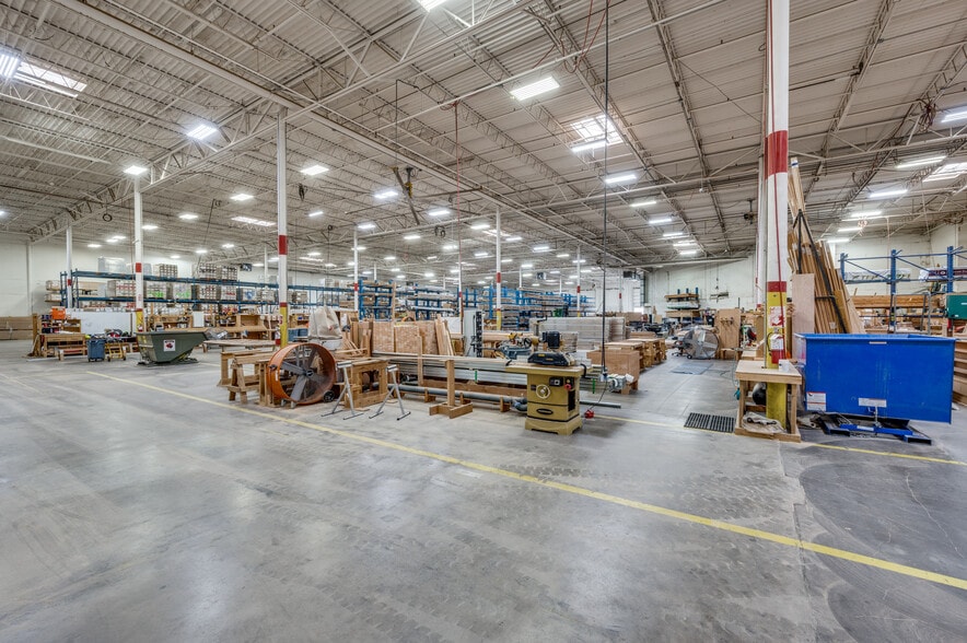 More Photos Of 1615 Diplomat Dr, Carrollton Warehouse For Lease