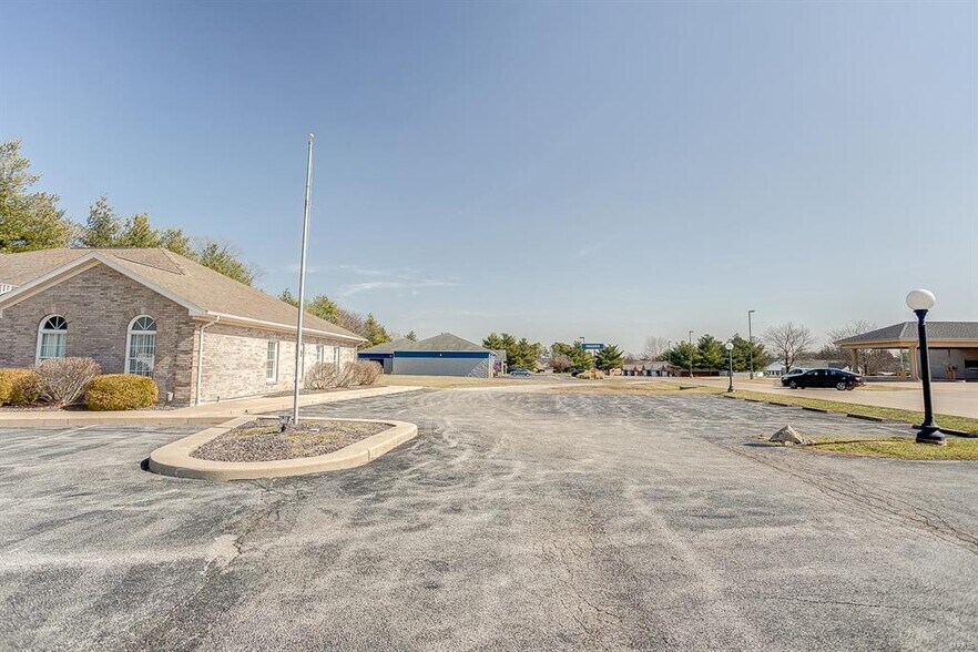 More Photos Of 824 N Market St, Waterloo Medical For Sale