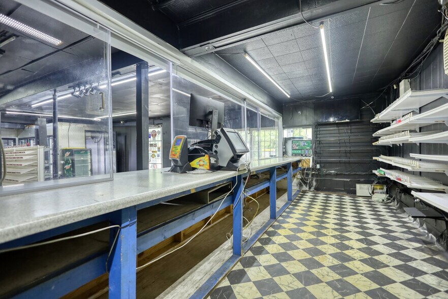 More Photos Of 510 S Camellia Blvd, Fort Valley Convenience Store For Sale