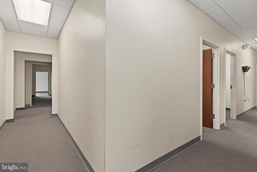 More Photos Of 100 W Franklin St, Hagerstown Office Residential For Lease