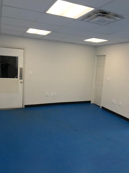 More Photos Of 7428 Westmore Rd, Rockville Service For Lease