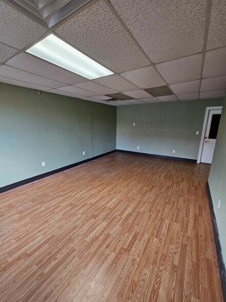 More Photos Of 2630 Northgate Ave, Cumming Warehouse For Sale