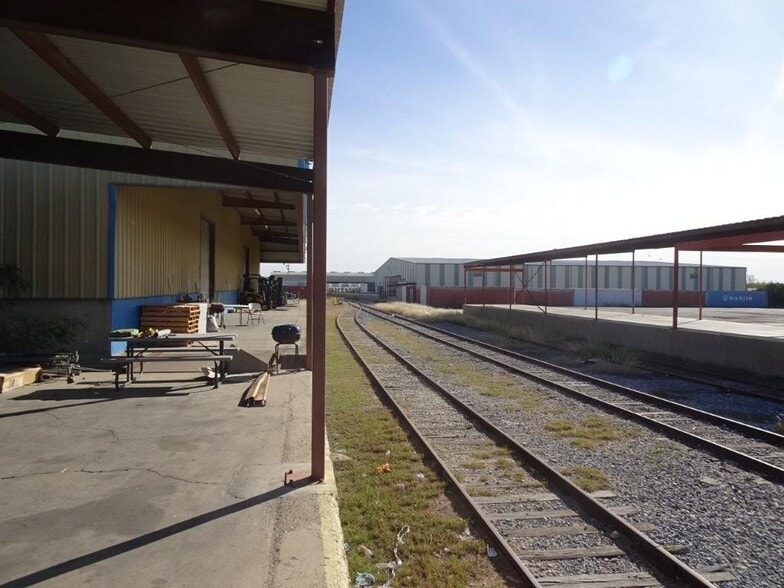 More Photos Of 1710 Aguila Azteca, Laredo Warehouse For Sale