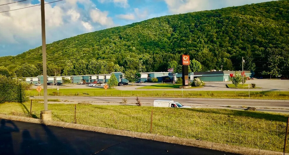 More Photos Of 551 Hwy 58 E, Norton Hotel For Sale