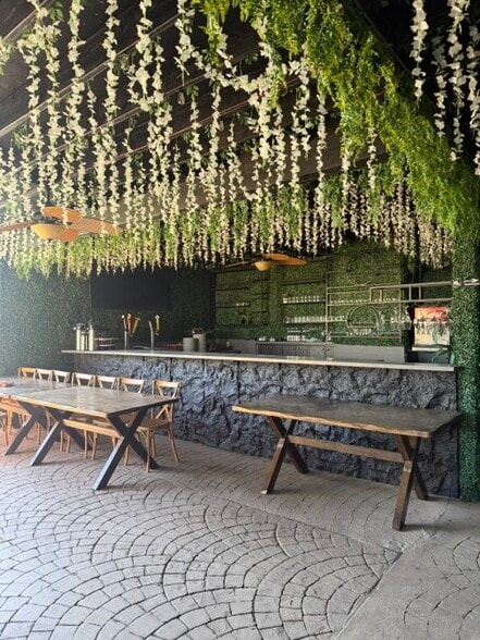 More Photos Of 6500 Foothill Blvd, Tujunga Restaurant For Sale