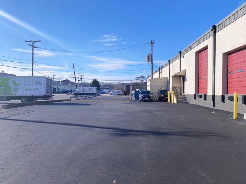 More Photos Of 22 6th Rd, Woburn Warehouse For Lease