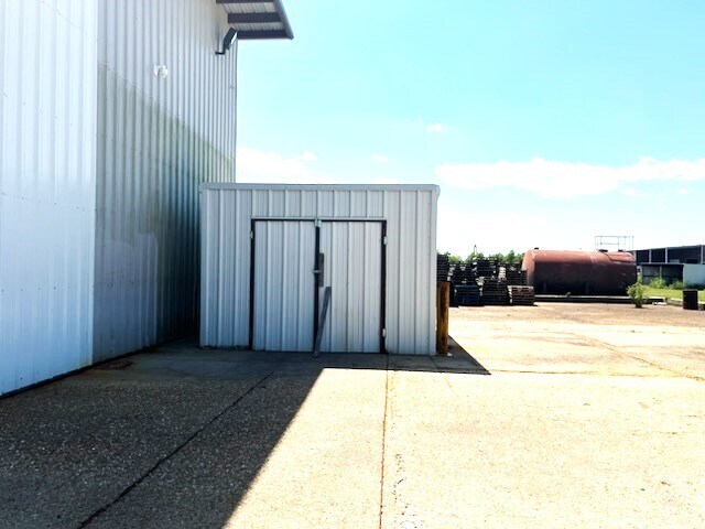 More Photos Of 2510 Denley Rd, Houma Industrial For Lease