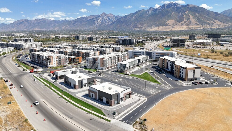 More Photos Of 13657 S 600 W, Draper General Retail For Lease