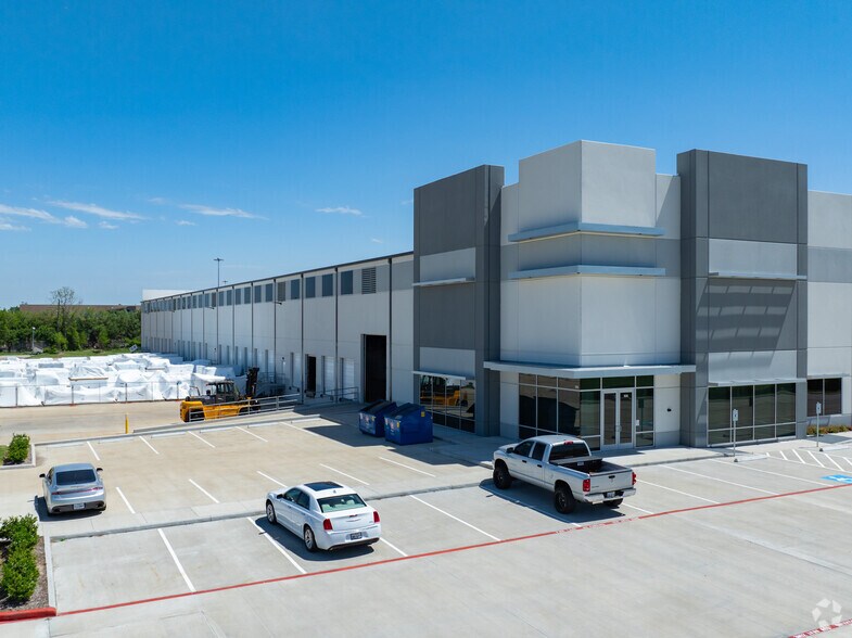 More Photos Of 255 Fallbrook Dr, Houston Distribution For Lease