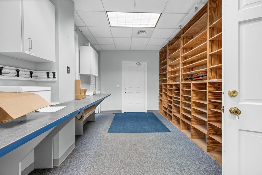 More Photos Of 11 Mile Hill Rd, Newtown Office For Lease