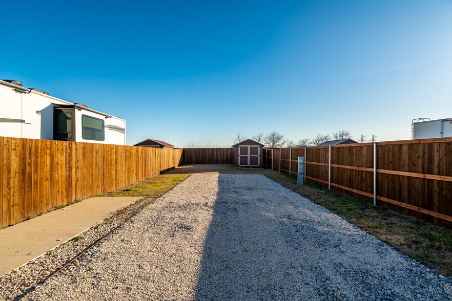 More Photos Of 4706 George Owens Rd, Ponder Trailer Camper Park For Sale