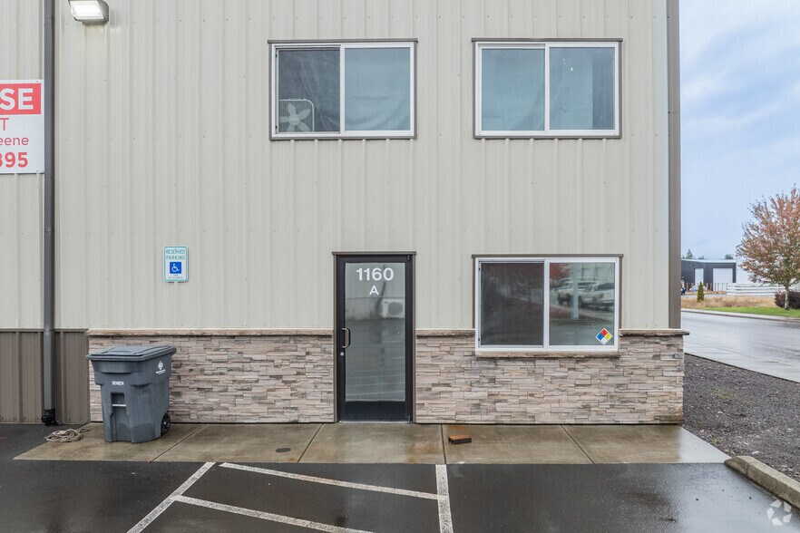 More Photos Of 1160 NW Noble Dr, Estacada Distribution For Lease