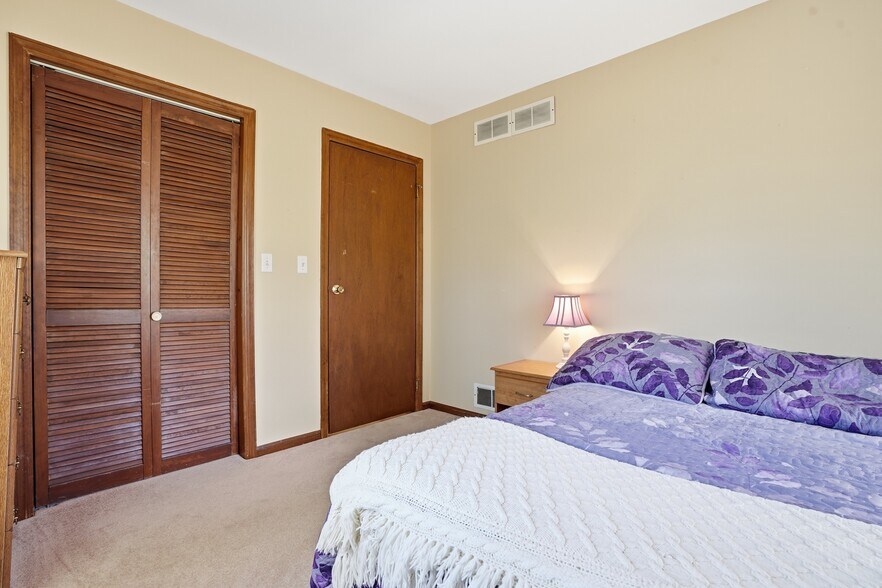 More Photos Of 120 Milford Hill Ln, Milford Flex For Sale