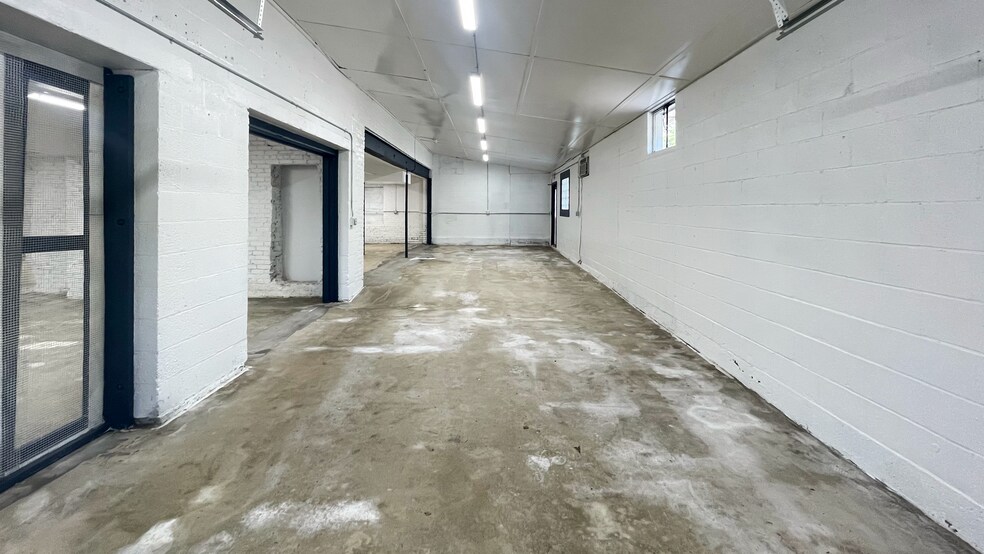 More Photos Of 554 Main St, Oakville Storefront Retail Office For Lease