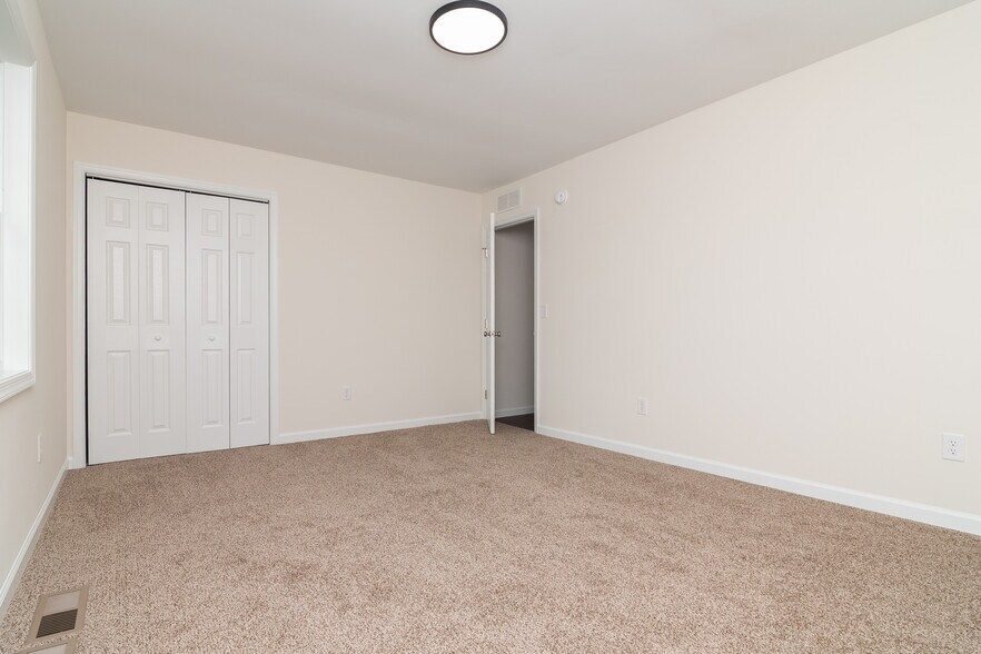 More Photos Of 105 E Adams St, Georgetown Apartments For Sale