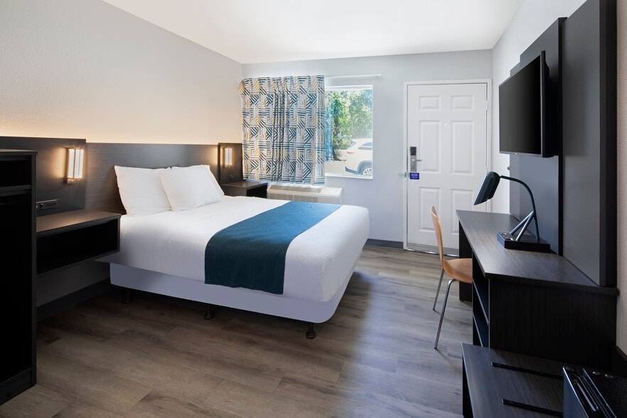 More Photos Of 1564 E Main St, Woodland Hotel For Sale