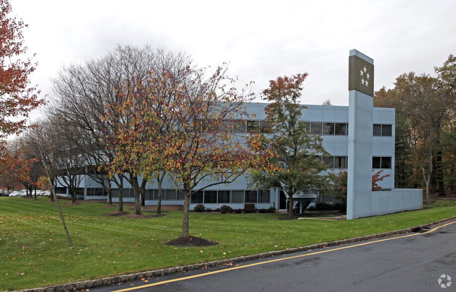 More Photos Of 293 Eisenhower Pky, Livingston Office Residential For Lease