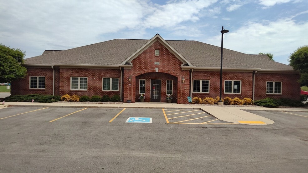 More Photos Of 820 Geneva Pky, Lake Geneva Office For Sale