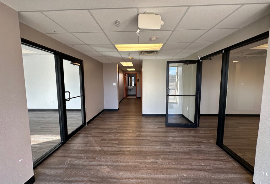 More Photos Of 711 N Lake Ave, Sioux Falls Office For Sale
