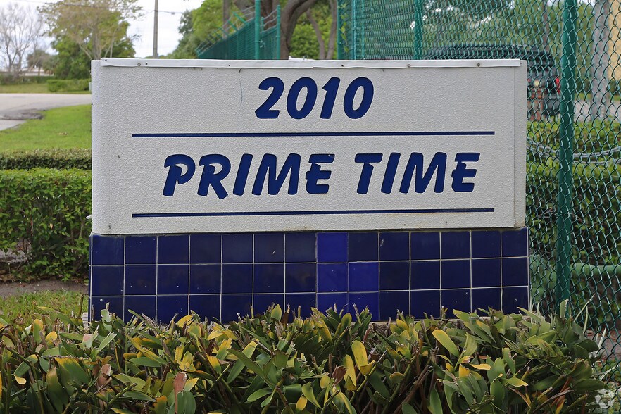 More Photos Of 2010 Seabird Way, Riviera Beach Warehouse For Lease