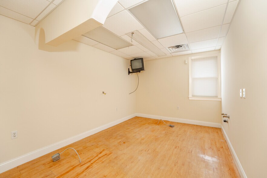 More Photos Of 98 New Rd, Somers Point Showroom For Sale