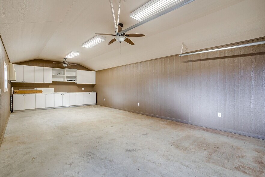 More Photos Of 2165 Ranger Hwy, Weatherford Office For Lease