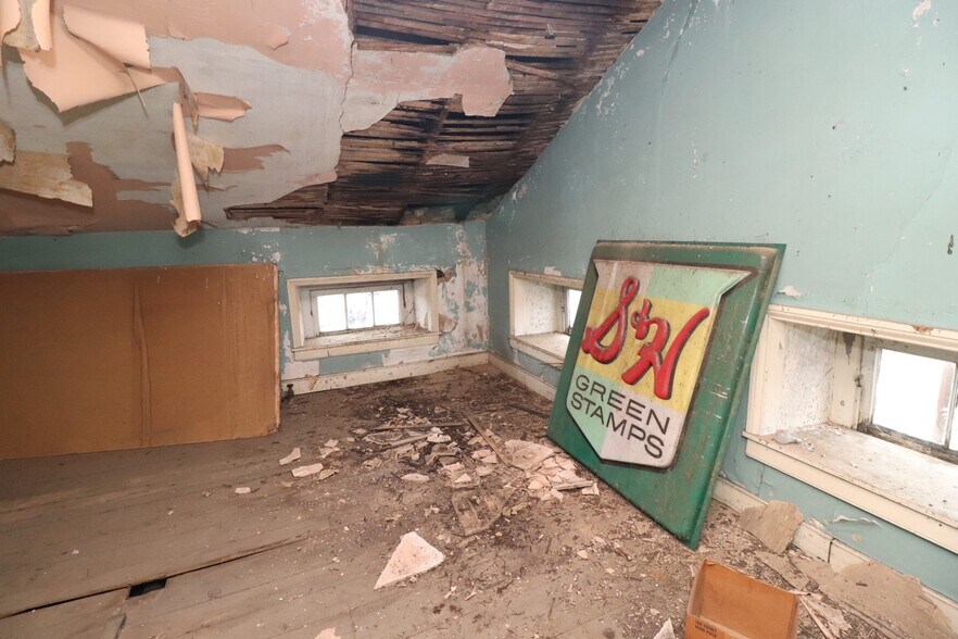 More Photos Of 200 Hughes St, New Ringgold Specialty For Sale