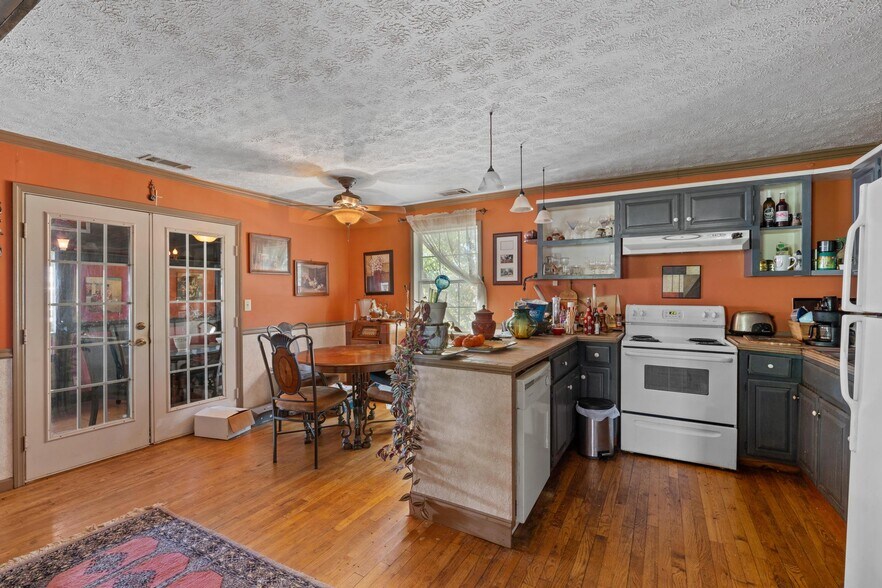 More Photos Of 607 Butts Mill Rd, Pine Mountain General Retail For Sale