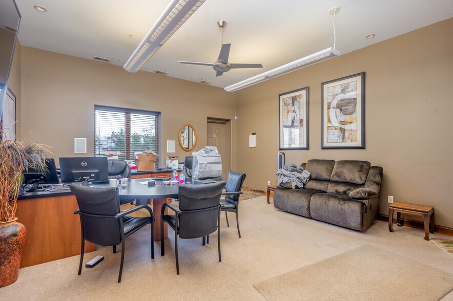 More Photos Of 5025 Dorr St, Toledo Showroom For Sale