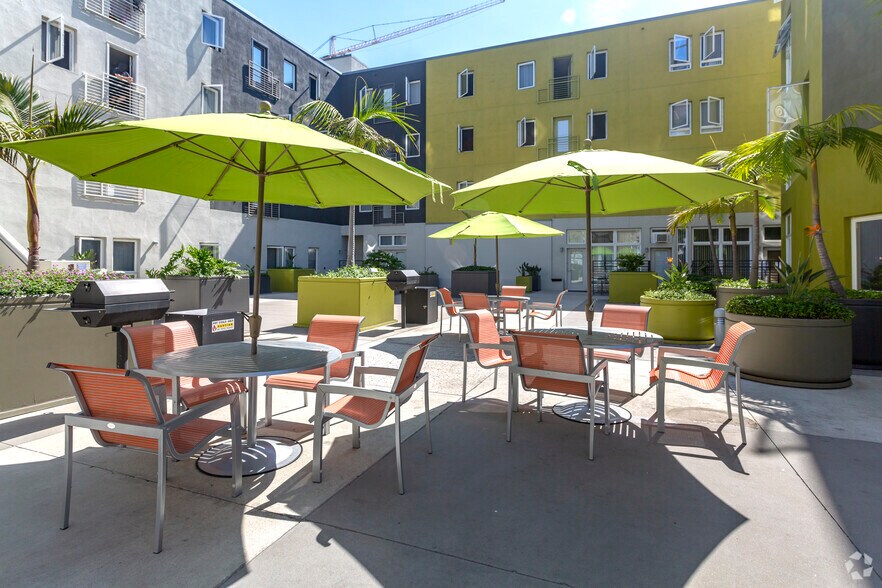 More Photos Of 900 F St, San Diego Apartments For Lease