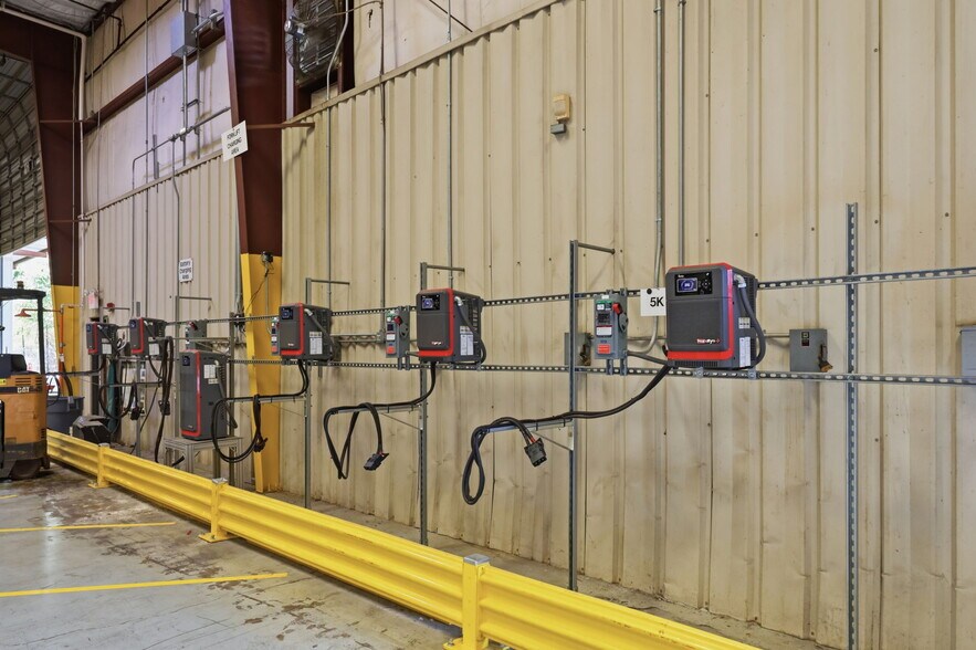 More Photos Of 1526 S Brightleaf Blvd, Smithfield Warehouse For Lease