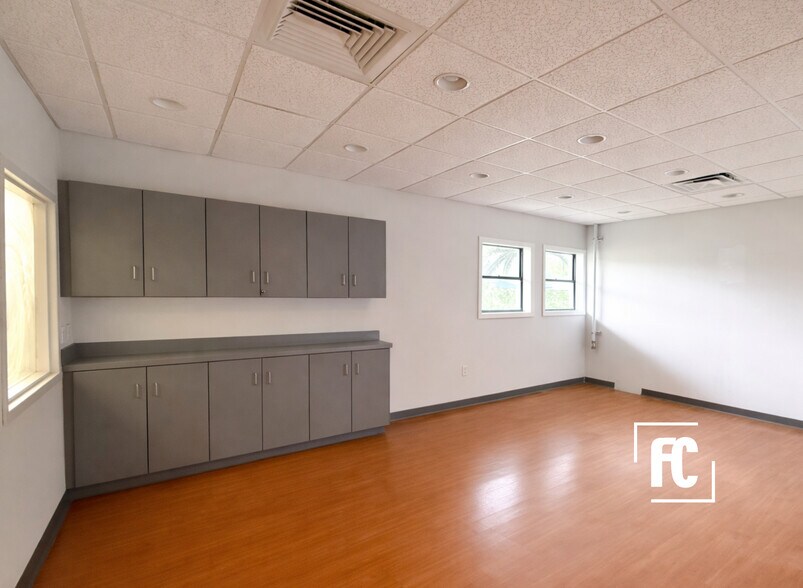 More Photos Of 835 SE Osceola St, Stuart Office Residential For Sale