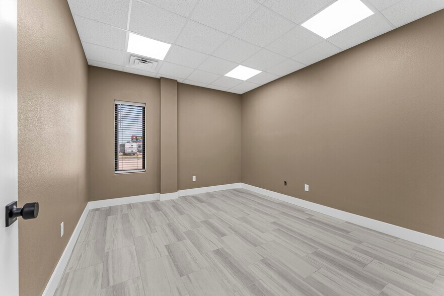 More Photos Of 7922 Interstate 20 Service rd, Odessa Warehouse For Lease