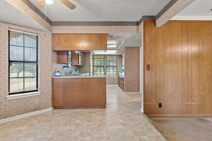 More Photos Of 12409 Lowden Ln, Manchaca Flex For Sale