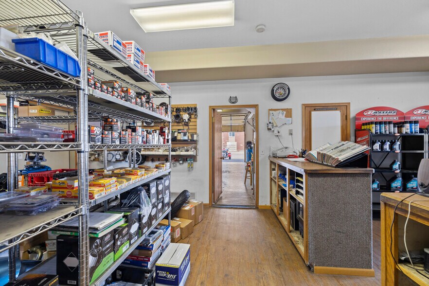 More Photos Of 1405 Madison Ave, Loveland Showroom For Sale