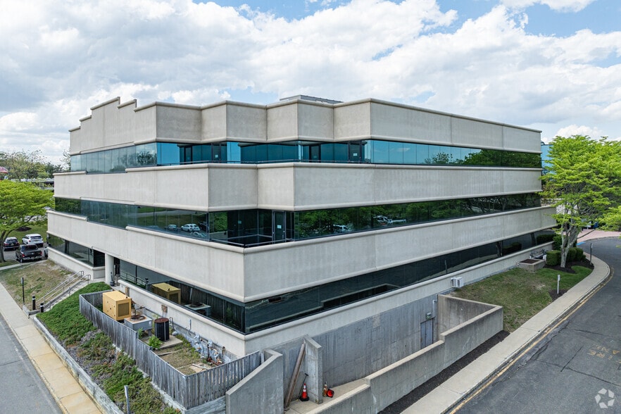 Primary Photo Of 1433 Hooper Ave, Toms River Office For Lease
