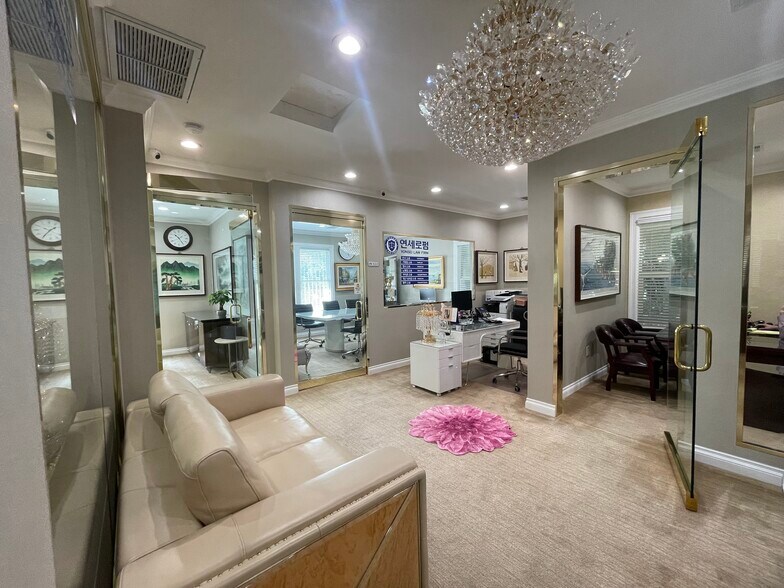 More Photos Of 1021 S Union Ave, Los Angeles Office Residential For Lease