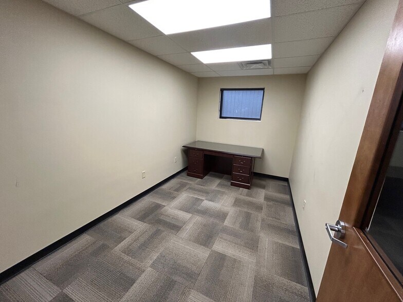 More Photos Of 101 Rathbone Rd, Marietta Flex For Sale