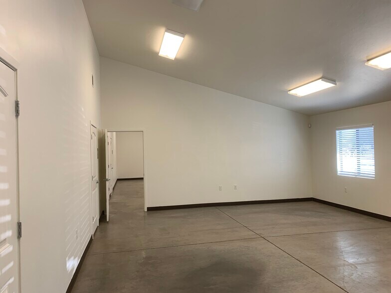 More Photos Of 8182 S Camino De Cafe, Tucson Distribution For Lease