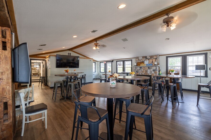 More Photos Of 8106 W Port Bay Rd, Wolcott Marina For Sale