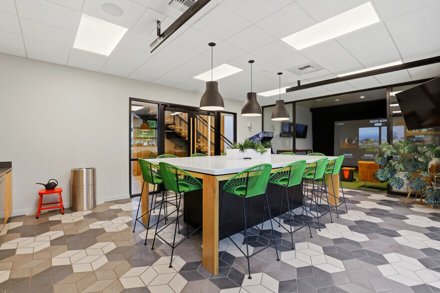 More Photos Of 9493 N Government Way, Hayden Office For Sale