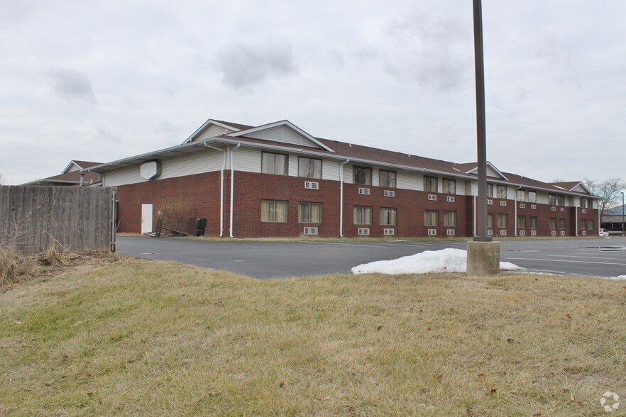 More Photos Of 1100 Eastgate Dr, O'Fallon Hotel For Sale