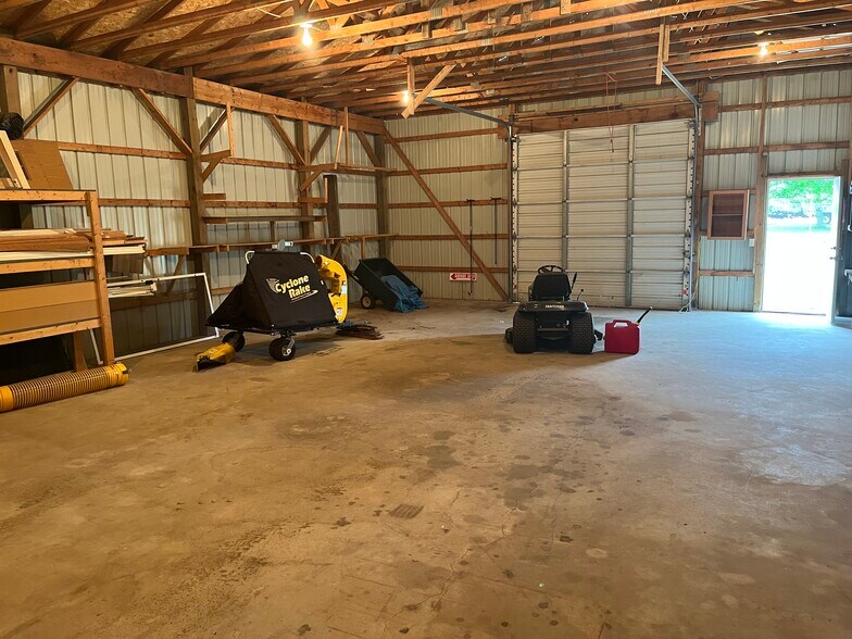 More Photos Of 810 N Birch St, Kalkaska Office For Sale